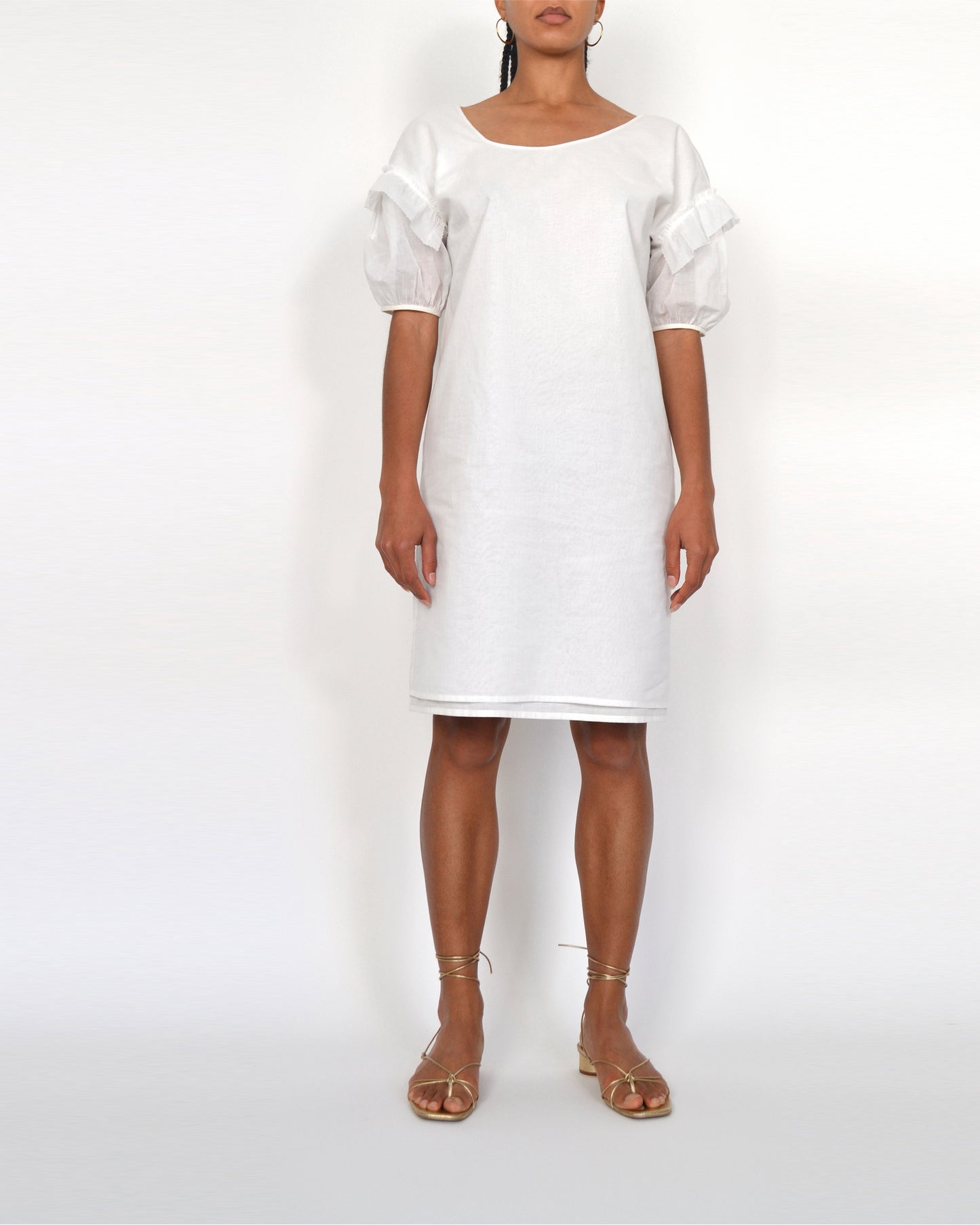 ROBE LISEREE A DECOLLETE ASYMETRIQUE en Coton