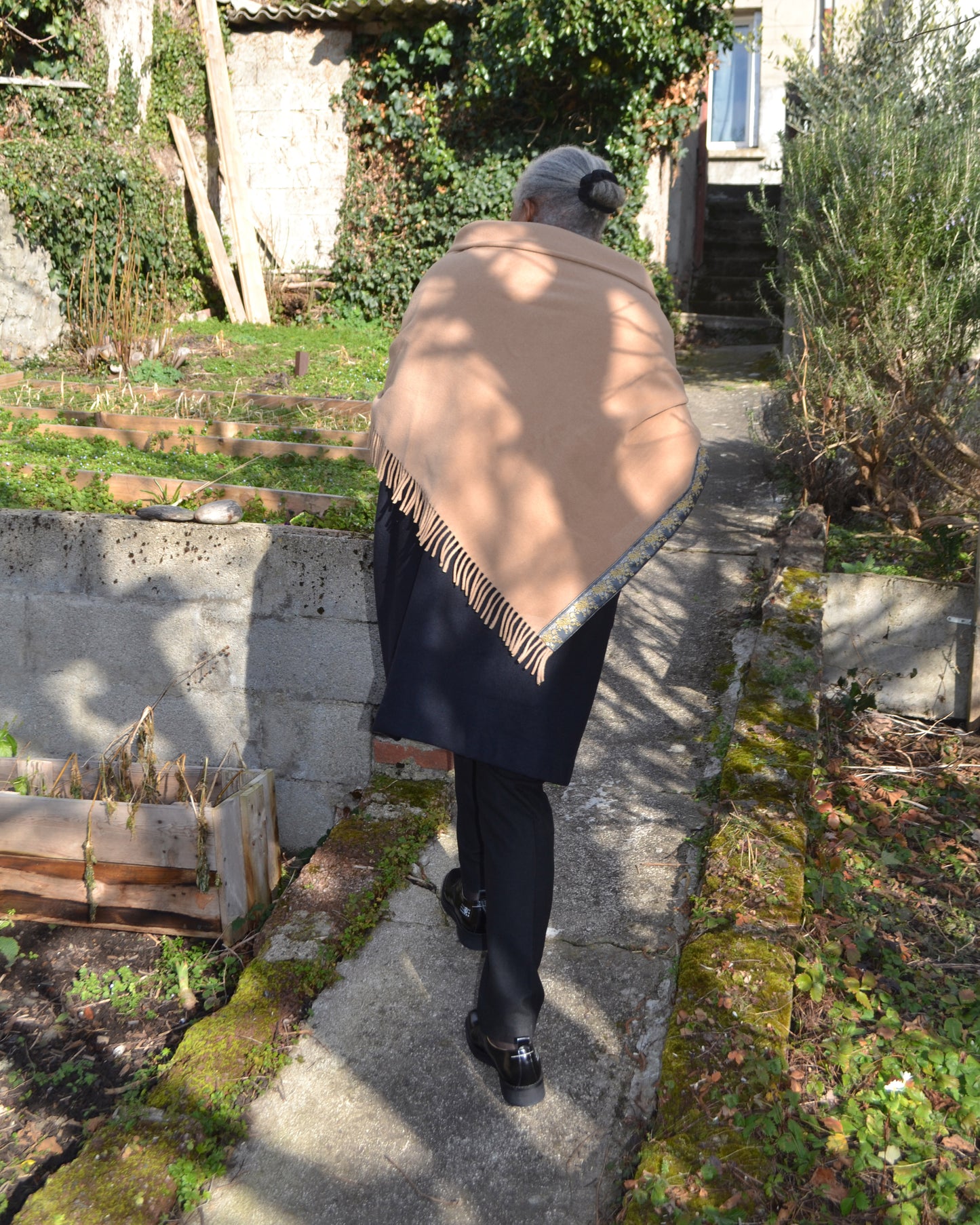 CHALE ASYSMETRIQUE A FRANGES MIMOSA