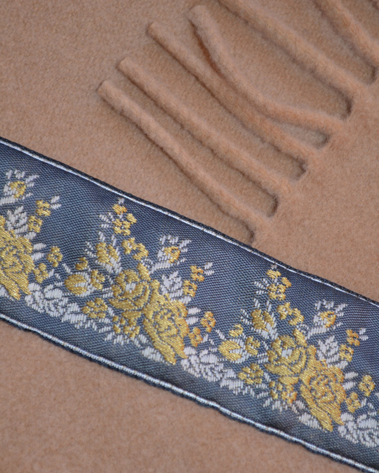 CHALE ASYSMETRIQUE A FRANGES MIMOSA