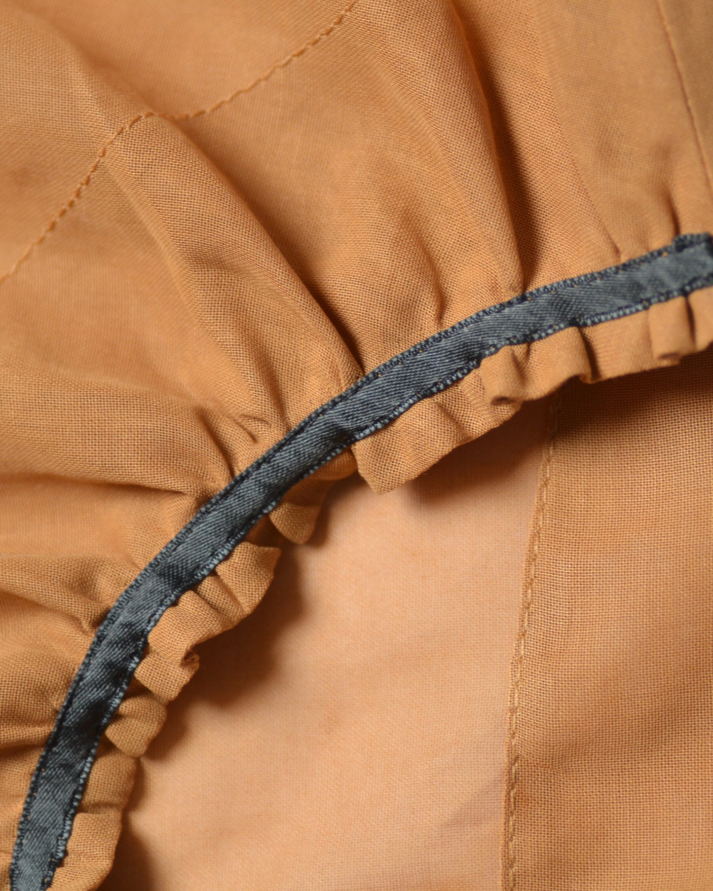 CORSAGE A DECOLLETE SEMI-FRONCE en organdi